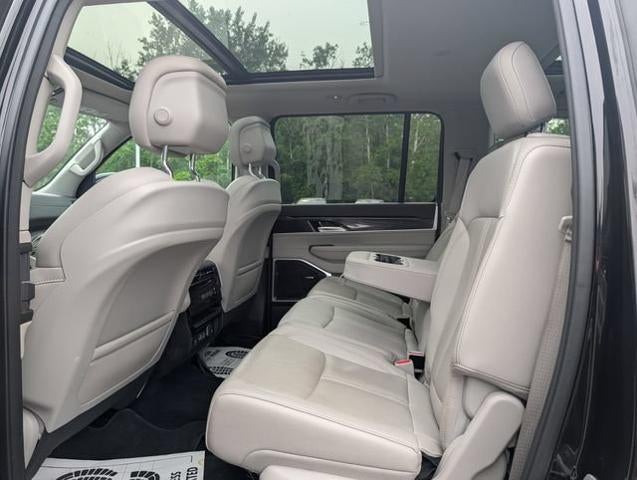 2023 Jeep Wagoneer Base