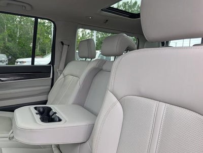 2023 Jeep Wagoneer Base