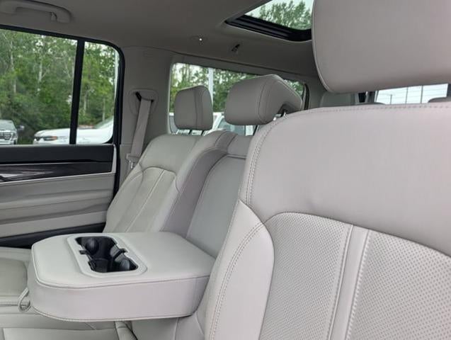 2023 Jeep Wagoneer Base