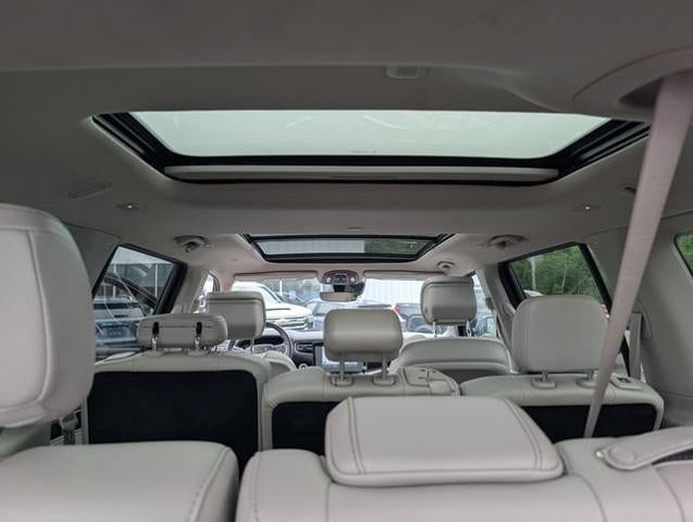 2023 Jeep Wagoneer Base