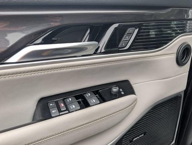 2023 Jeep Wagoneer Base