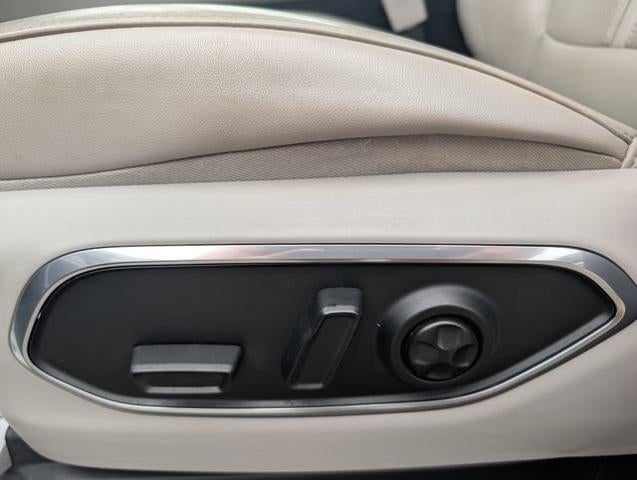 2023 Jeep Wagoneer Base