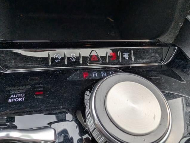 2023 Jeep Wagoneer Base