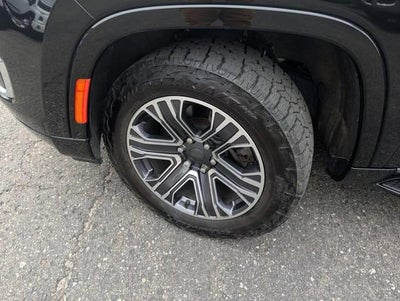 2023 Jeep Wagoneer Base