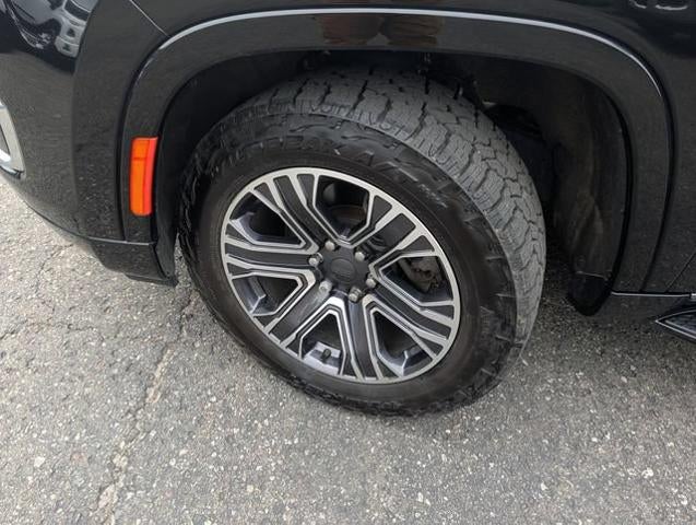 2023 Jeep Wagoneer Base