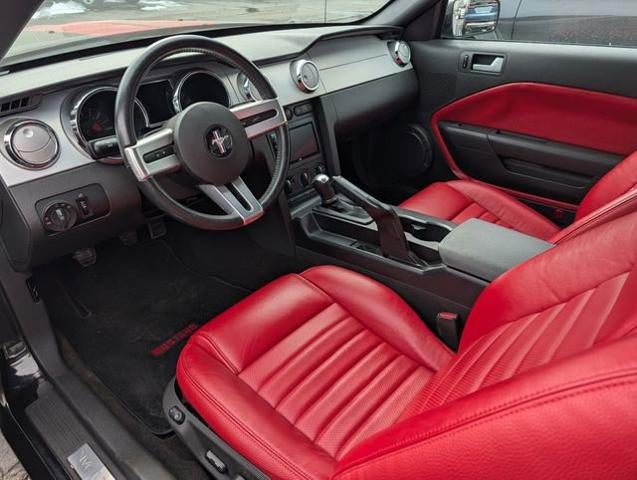 2005 Ford Mustang GT Deluxe