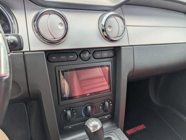 2005 Ford Mustang GT Deluxe