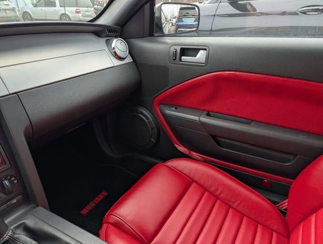 2005 Ford Mustang GT Deluxe