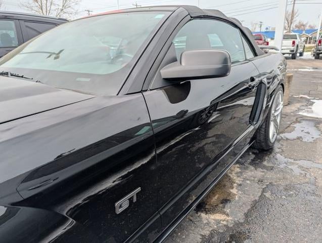 2005 Ford Mustang GT Deluxe