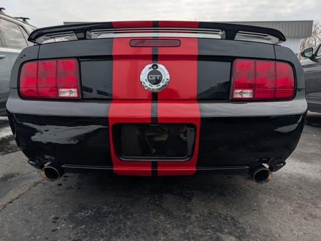 2005 Ford Mustang GT Deluxe