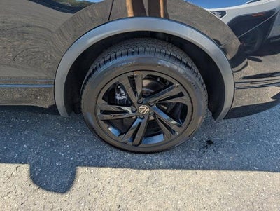 2023 Volkswagen Tiguan SE R-Line Black