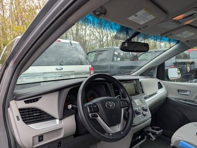 2016 Toyota Sienna LE AAS