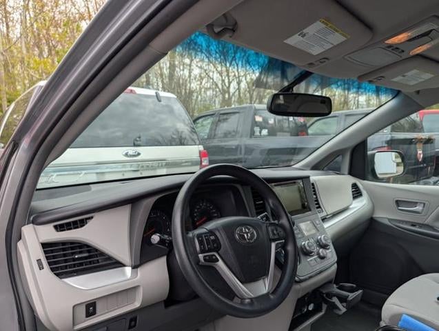 2016 Toyota Sienna LE AAS
