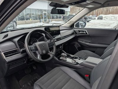 2025 Mitsubishi Outlander SE